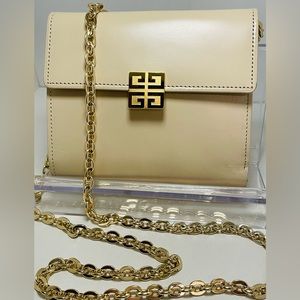 Authentic Givenchy, leather wallet
Project wallet